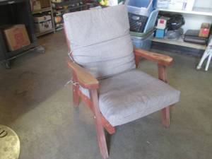lot 391 image: (FS) Wood Frame Chair with Coushions