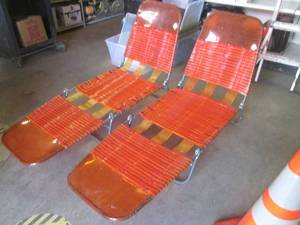 lot 392 image: (EW6) 2 Folding Loung Chairs...