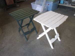 lot 393 image: (C-2) 2 Plastic Outdoor Folding End Tables