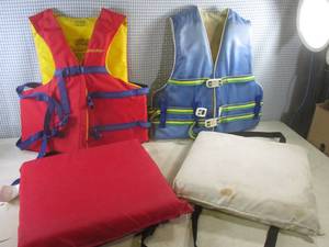 lot 397 image: (A-1T) 2 Life Vests and 2 Floating Boat Cushions
