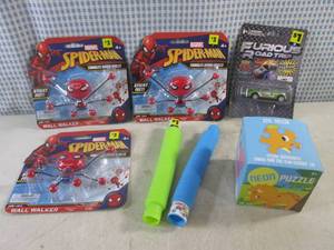 lot 49 image: (CS) 3 Spiderman Wall Walkers and Other Toys