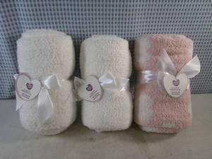 lot 69 image: (CS) 3 Cozy Knit Baby Blankets 30 x 40