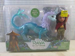 lot 71 image: (CSB) Disney Raya and The Last Dragon Petite Raya & Sisu Gift Set