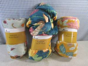 lot 72 image: (CS) 3 Harvest Plush Throws 48 x 58