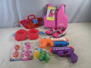 lot 90 image: (BS) Assorted Beach Toys and Accessories