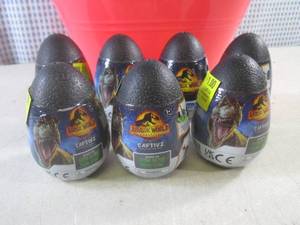 lot 91 image: (BS) 7 Jurassic World Captivz Dino In Glow In The Dark Slime