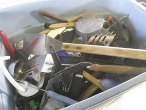 lot 113 image: (BR1) Tote Full with Large Assortment of Kitchen Hand Tools Etc