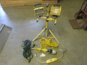 lot 132 image: (CSB) Work Lights and Extension Cords