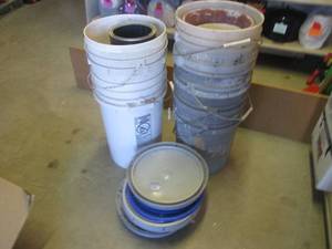lot 136 image: (BR1) Assorted 5 Gallon and Other Buckets with Some Lids