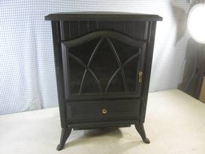 lot 140 image: (EW4) Infrared Stove Heater - Powers On, Lights Up, Fan Blows, Started To Warm