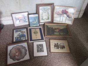 lot 3 image: (DLR) Assorted Vintage Framed Wall Decor