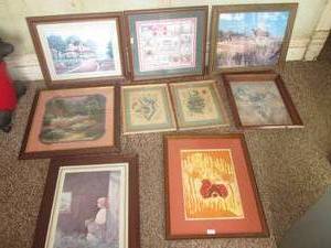 lot 7 image: (DLR) Assorted Vintage Framed Wall Decor