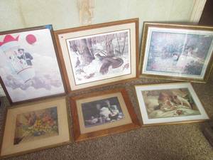 lot 12 image: (DLR) Assorted Vintage Framed Wall Decor