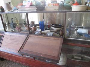 lot 18 image: (DLR) Everything Inside The Top Cabinet - Cabinet Not Included