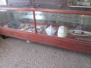 lot 19 image: (DLR) Everything Inside The Bottom Cabinet - Cabinet Not Included