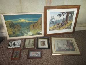 lot 28 image: (DLR) Assorted Vintage Framed Wall Decor
