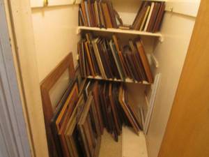 lot 29 image: (HLC) Large Assortment of VintageAntique Wood Picture Frames