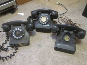 lot 39 image: (LBDR) 3 Vintage Telephones...