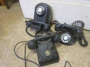 lot 40 image: (LBDR) 3 Vintage Telephones...