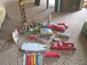 lot 42 image: (DLR) Assorted Vintage Tin and Wood Toys Condition Varies Fair to Parts Only See Photos As-Is