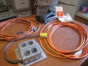 lot 46 image: (K) Black & Decker Electric Staple Gun and 3 Extension Cords