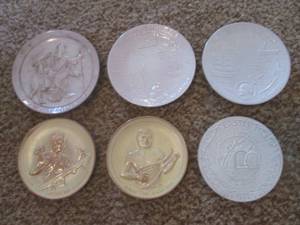 lot 48 image: (DLR) Assorted Vintage Frankoma Pottery Plates