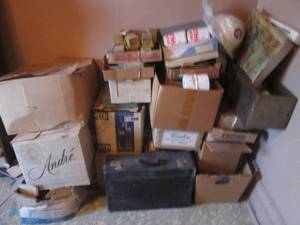 lot 56 image: (UR3) Large Assortment of Misc Vintage This and That - Who Knows What You Will Find