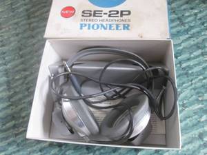 lot 67 image: (K) Pioneer SE-2P Stereo Headphones in Original Box