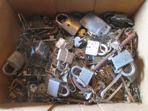 lot 73 image: (UR3) Vintage Keys and Locks Large Assortment