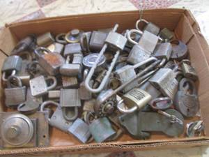 lot 75 image: (UR3) Vintage Locks Large Assortment and a Few Keys