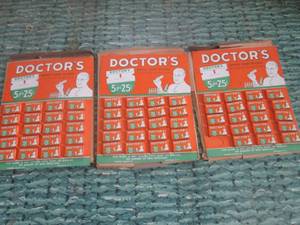 lot 86 image: (UR2) 3 Vintage Doctors Single Edge Blades Retail Counter Displays - 1 Display is missing 1 Box