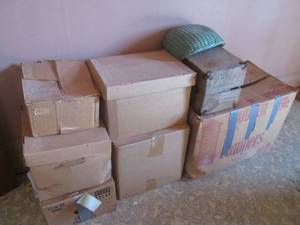 lot 87 image: (UR3) Large Assortment of Misc Vintage This and That - Who Knows What You Will Find