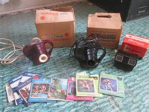 lot 88 image: (UR3) 2 Vintage View-Master Junior Projectors with Original Boxes, View-Master 3-D Viewer with Original Box and Assorted Disc Reels