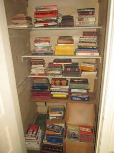 lot 92 image: (UR1) Large Assortment of Vintage Books, Magazines, Manuals