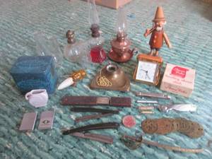 lot 100 image: (UR3) Assorted Vintage Smalls...