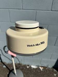 lot 21 image: Welch Allyn 44100 LS100 Gooseneck Diagnostic Examination Light - In Great Condition