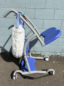 lot 27 image: ARJO Stedy Manual Patient Transport Stand Aid With Padded Strap - Good Condition