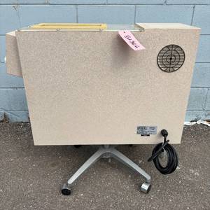 lot 31 image: WOWOW MSRP $6000 PROFESSIONAL PHYSICAL THERAPY CLINIC DRY HEAT FLUIDOTHERAPY 110D, SINGLE EXTREMITY UNIT -dry heat solution for pain relief &amp improved joint mobility- Works Great