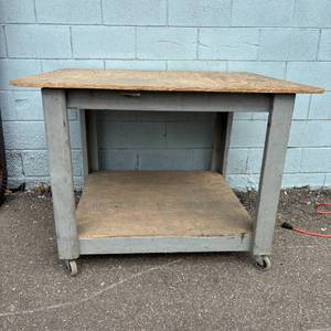 lot 37 image: Mobile Storage Display Wood Cart Work Table - In Good Condition&nbsp34 x 48 x 40
