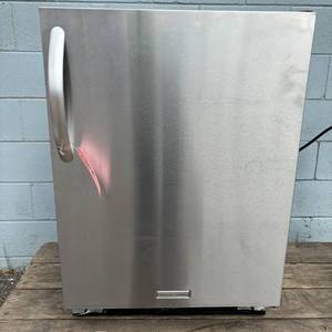lot 39 image: WOW MRSP $1800 KitchenAid&nbspUnder-Counter Stainless Steel&nbsp5.7 Cu. Ft. 24 Specialty Refrigerator Architect Series Bar Entertaining Fridge - Black CabinetRight-Swing Door&nbspKURS24RSBS- Excellent Working Condition