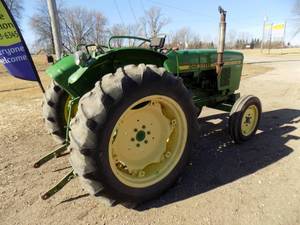 lot 4 image: John Deere 950