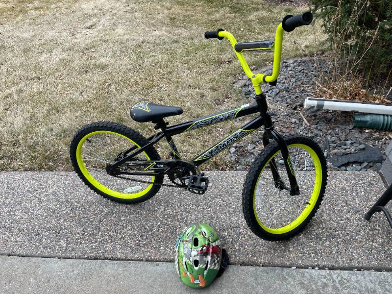 Huffy Rock It F520 Boys Bike With Helmet Enticing Elegance Edina Estate Auction K BID