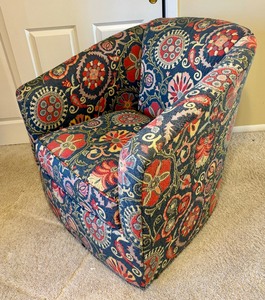 lot 9 image: Colorful Swivel Chair by Hickory Chair