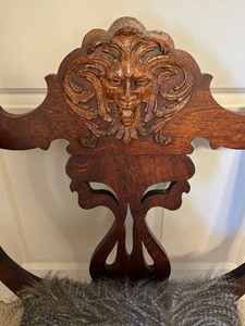 lot 2 image: Antique Victorian Roman Style Hall Chair
