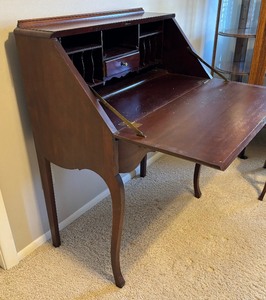 lot 25 image: Vintage Ladies Secretary  Writing Desk with Chair
