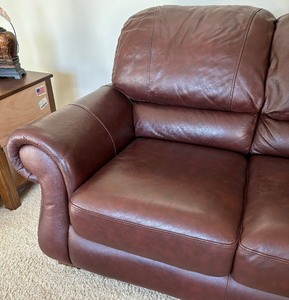 lot 3 image: Lovely Leather Sofa  Couch