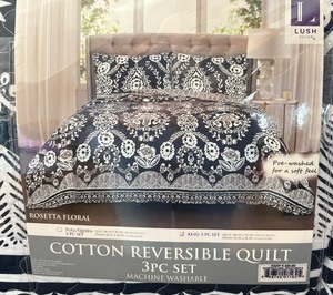 lot 42 image: New Lush Rosetta Floral King Quilt and Two Sham Set