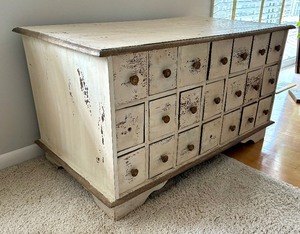 lot 8 image: Vintage Apothecary Style 21 Drawer Cabinet Table