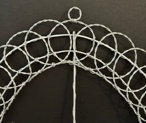 lot 117 image: Wonderful Wire Decorative Wall Hanging