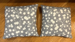 lot 123 image: Six Sensational Accent Pillows